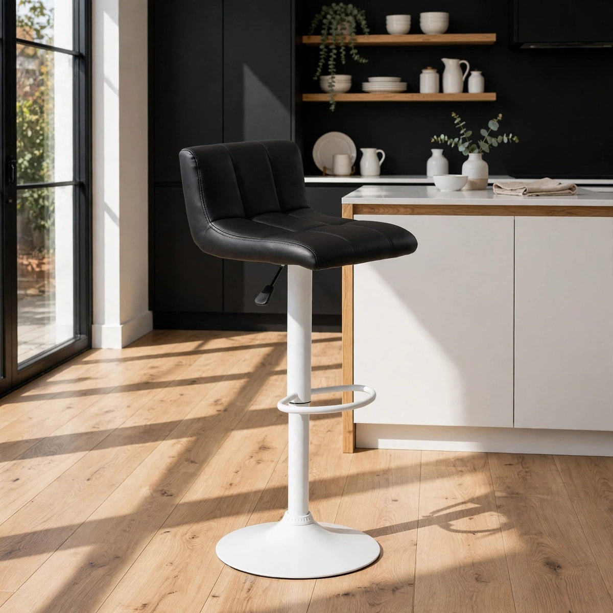Banco Lexy con asiento negro